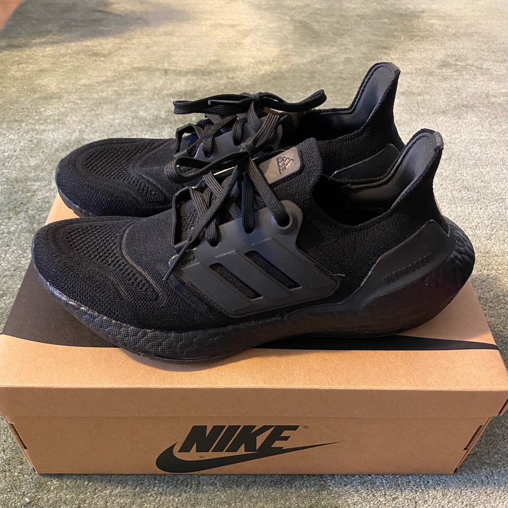 Adidas Ultraboost 22